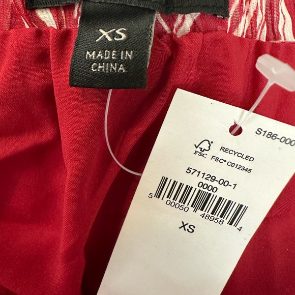 BANANA REPUBLIC Factory Smocked Waist Mini Skirt - Color Red/White Floral - XS - Picture 5 of 6